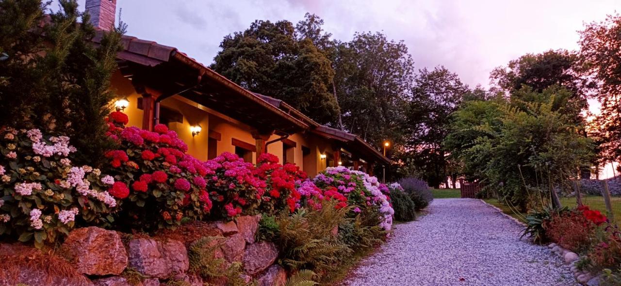 Casas Rurales Entrecastanos Onís Exterior foto