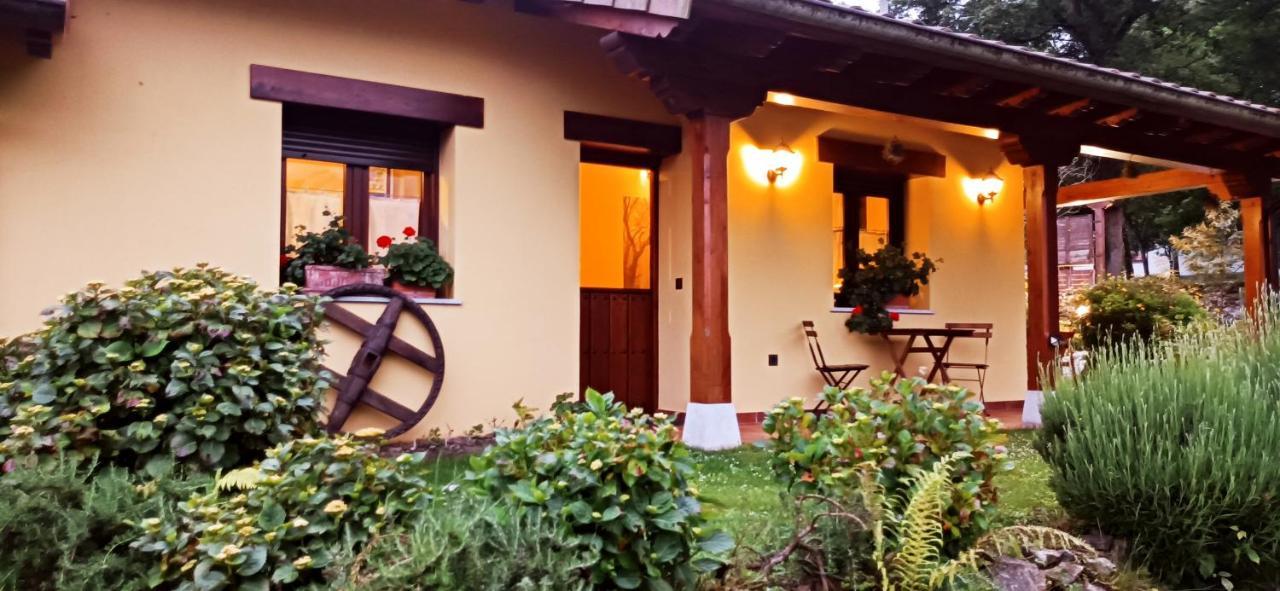 Casas Rurales Entrecastanos Onís Exterior foto